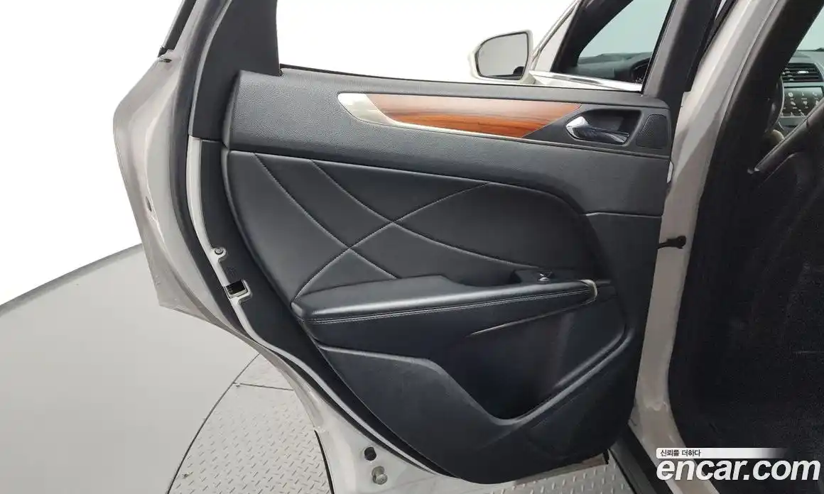Lincoln MKC 2017 2.0 автомат (гидро), фото 15 Lincoln MKC 2017 2.0 автомат (гидро), фото 15
