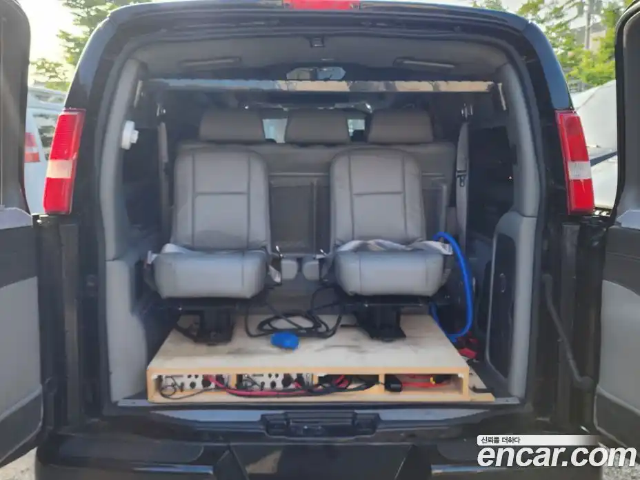 Chevrolet Express Van 2019 6.0 автомат (гидро), фото 15