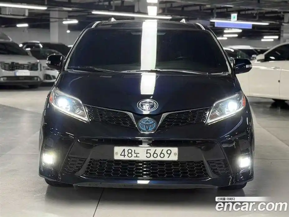 Toyota Sienna 2017 3.5 автомат (гидро), фото 2 Toyota Sienna 2017 3.5 автомат (гидро), фото 2