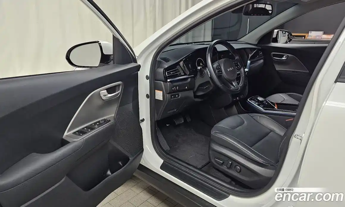 Kia Niro 2023 0.2 автомат (гидро), фото 13