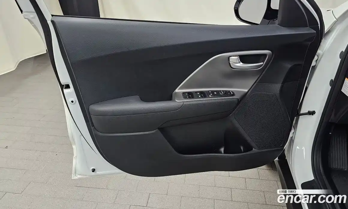 Kia Niro 2023 0.2 автомат (гидро), фото 14