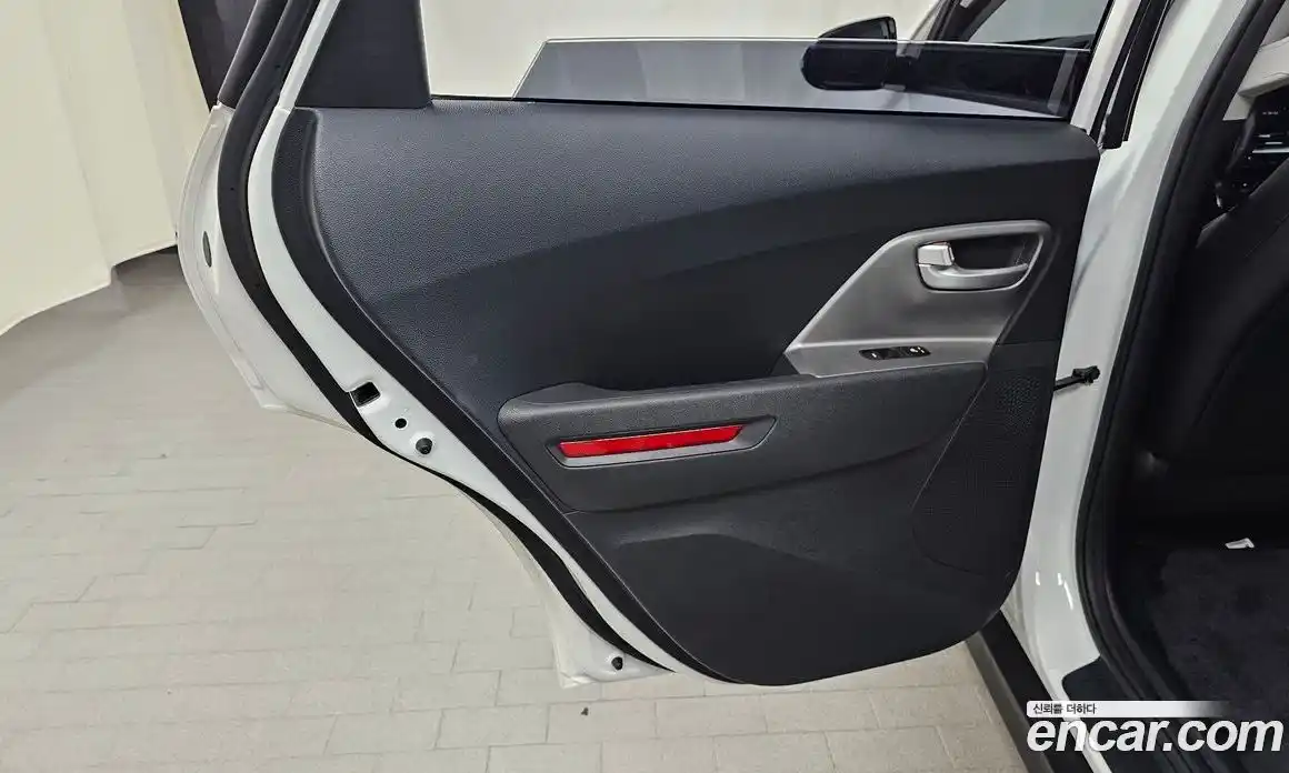 Kia Niro 2023 0.2 автомат (гидро), фото 15