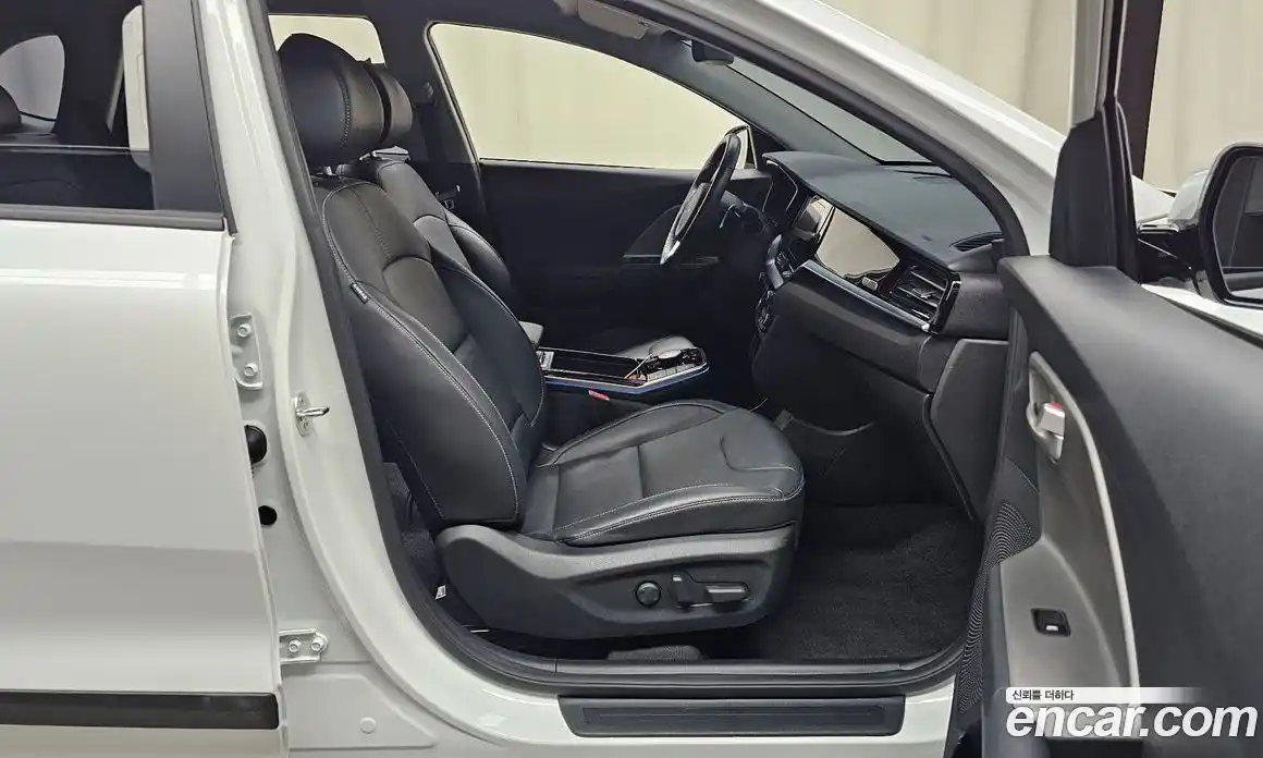 Kia Niro 2023 0.2 автомат (гидро), фото 16