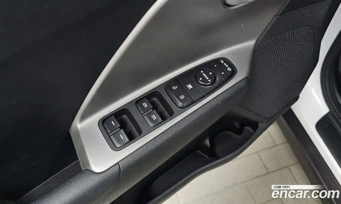 Kia Niro 2023 0.2 автомат (гидро), фото 25