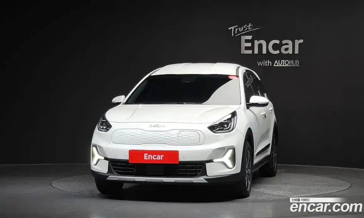 Kia Niro 2023 0.2 автомат (гидро), фото 3
