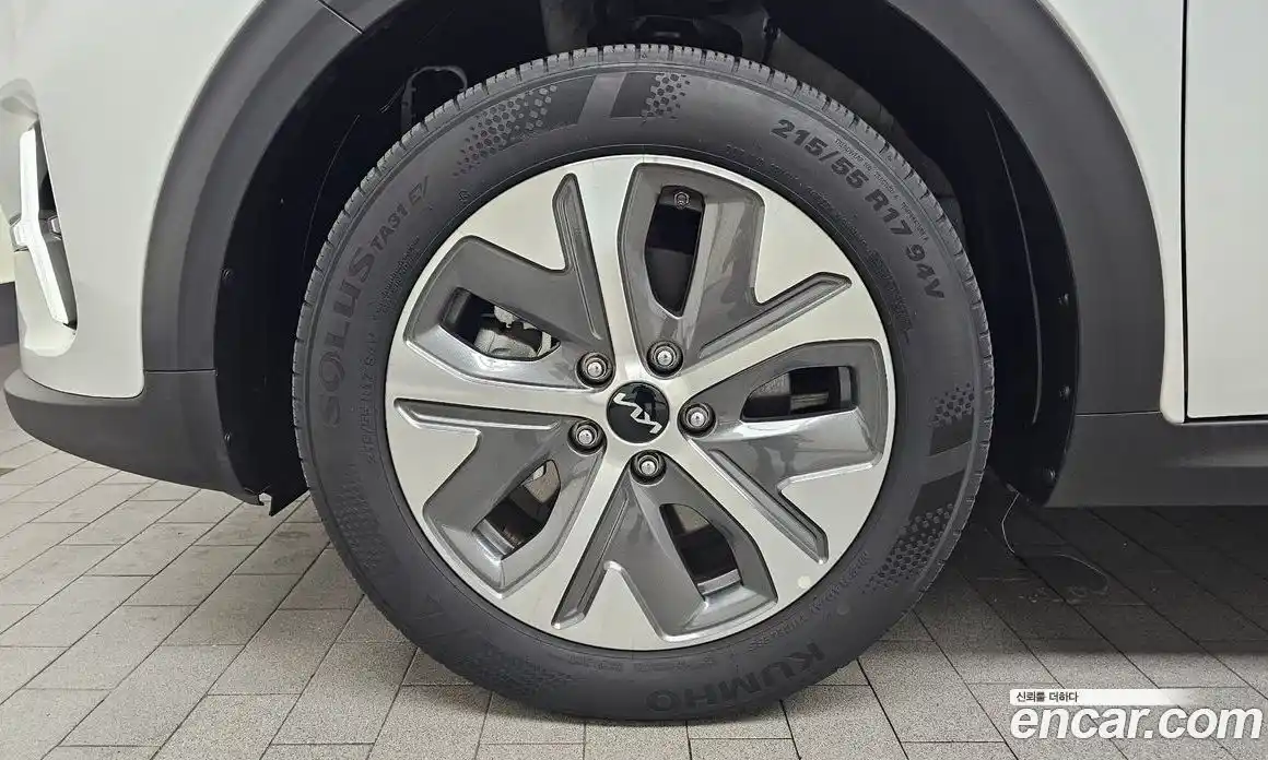 Kia Niro 2023 0.2 автомат (гидро), фото 5