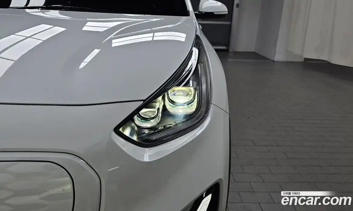 Kia Niro 2023 0.2 автомат (гидро), фото 8