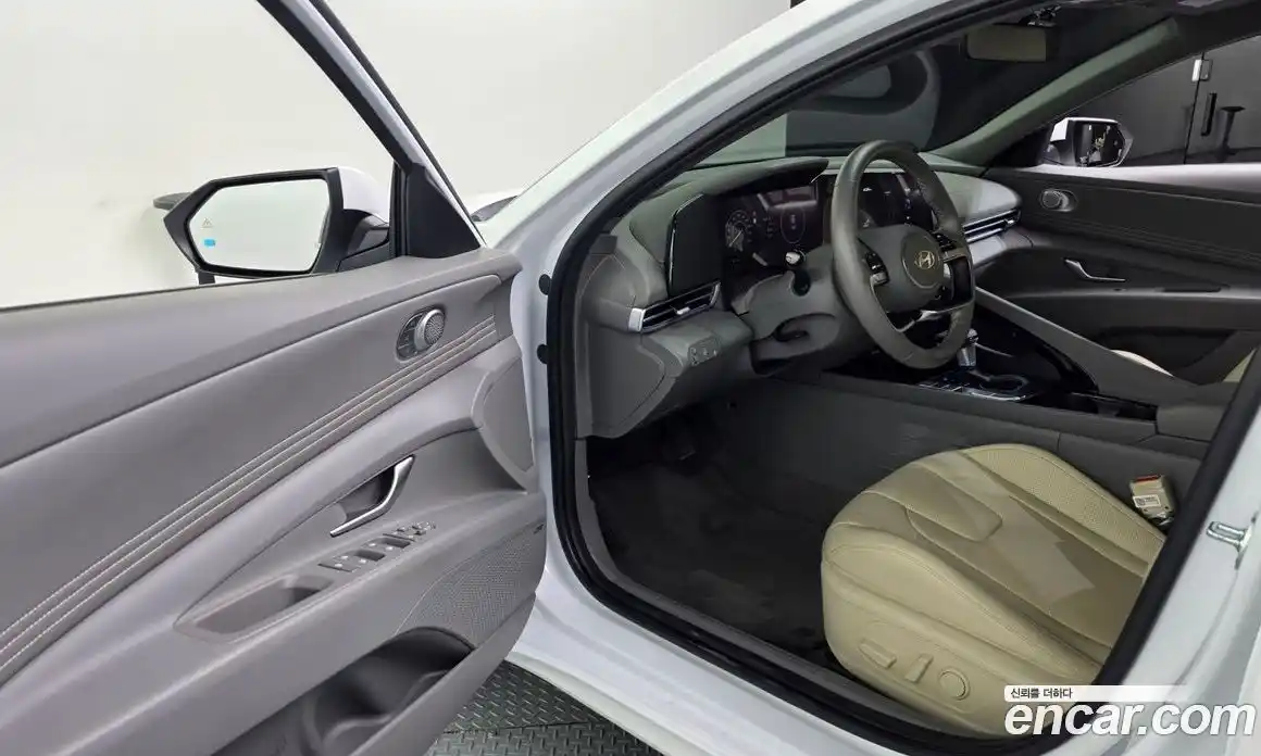 Hyundai Avante 2024 1.6 автомат (гидро), фото 13