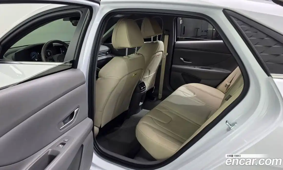 Hyundai Avante 2024 1.6 автомат (гидро), фото 16