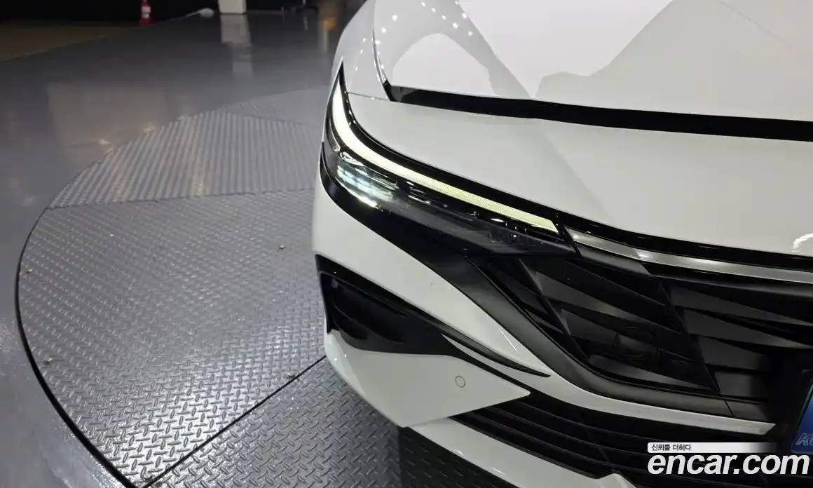 Hyundai Avante 2024 1.6 автомат (гидро), фото 8