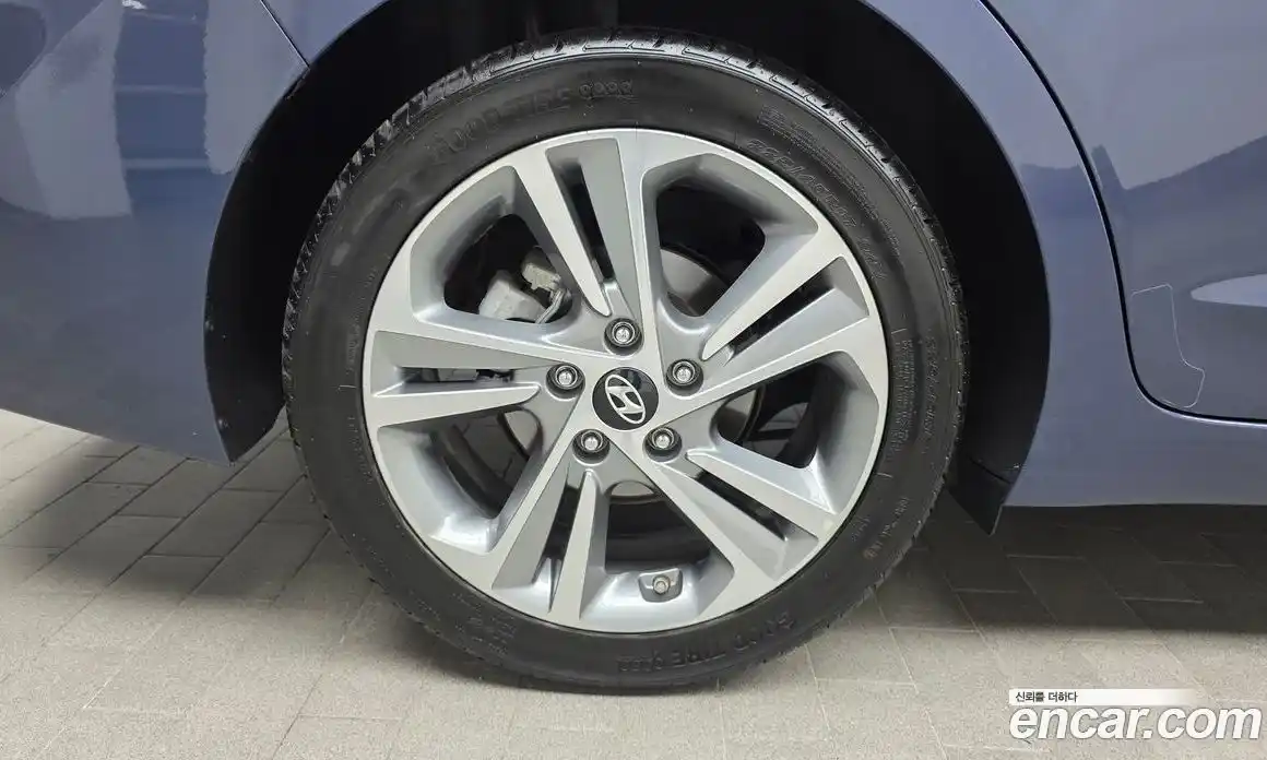 Hyundai Avante 2017 1.6 автомат (гидро), фото 5