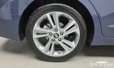 Hyundai Avante 2017 1.6 автомат (гидро), миниатюра 5
