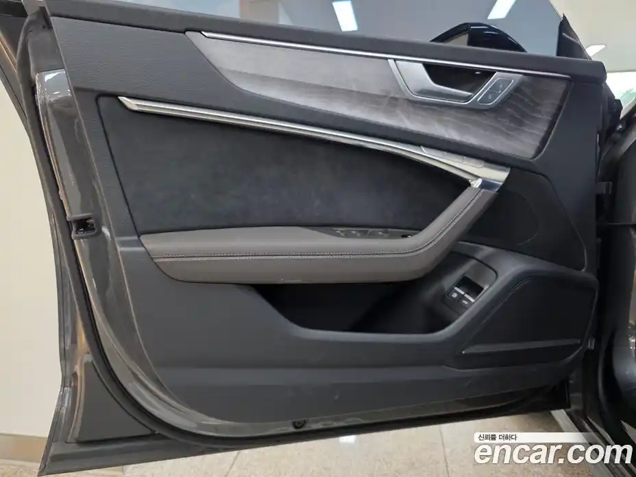 Audi A7 2025 2.0 автомат (гидро), фото 17