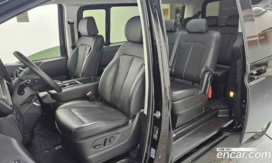 Hyundai Staria 2025 1.6 автомат (гидро), фото 13