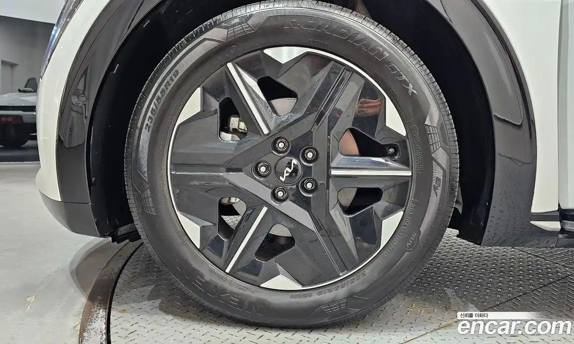 Kia EV6 2025 0.1 автомат (гидро), фото 5