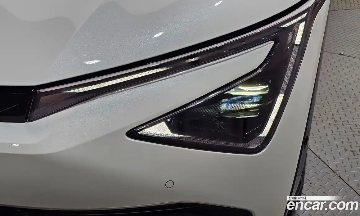 Kia EV6 2025 0.1 автомат (гидро), фото 8