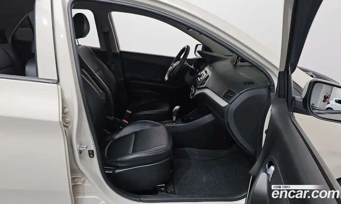 Kia Morning 2012 1.0 автомат (гидро), фото 16