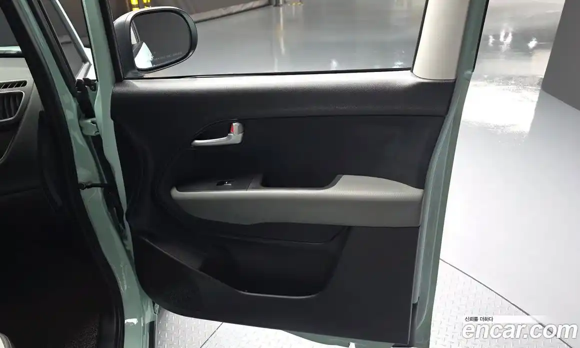 Kia Ray 2022 1.0 автомат (гидро), фото 14