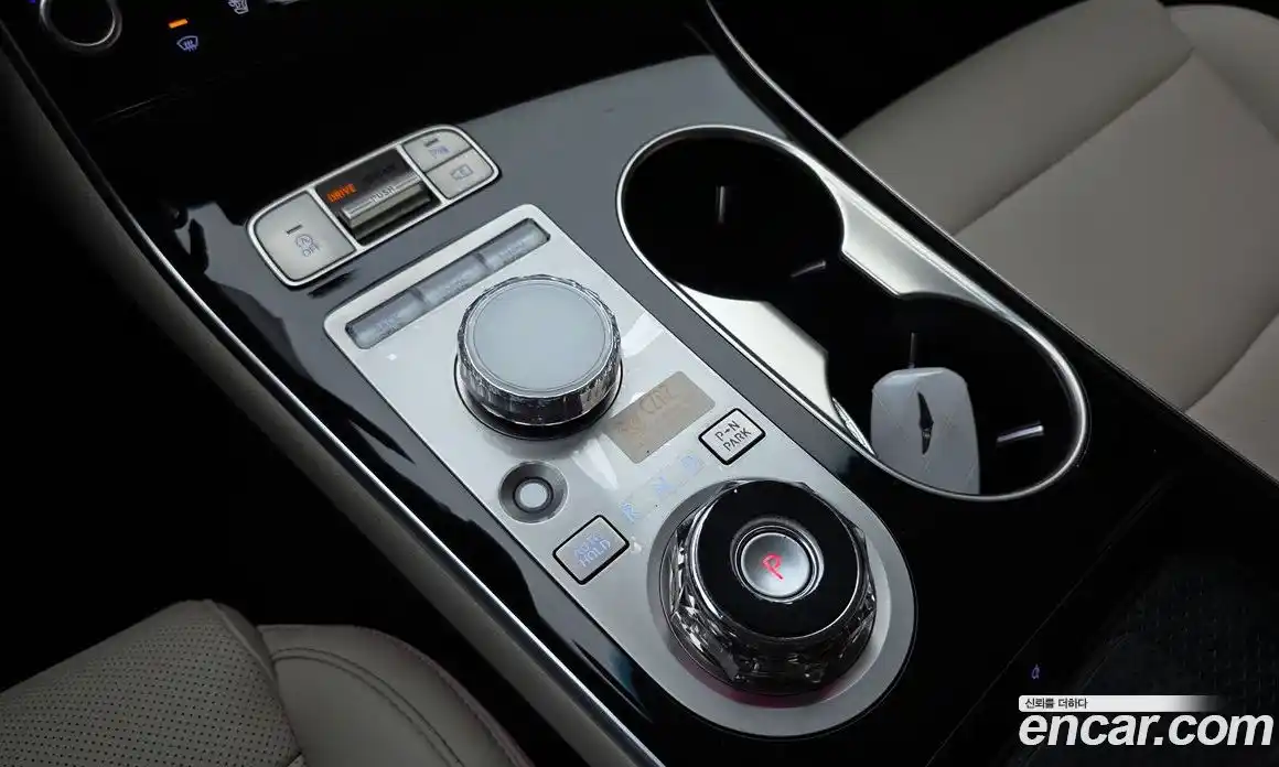 Genesis GV70 2024 2.5 автомат (гидро), фото 12