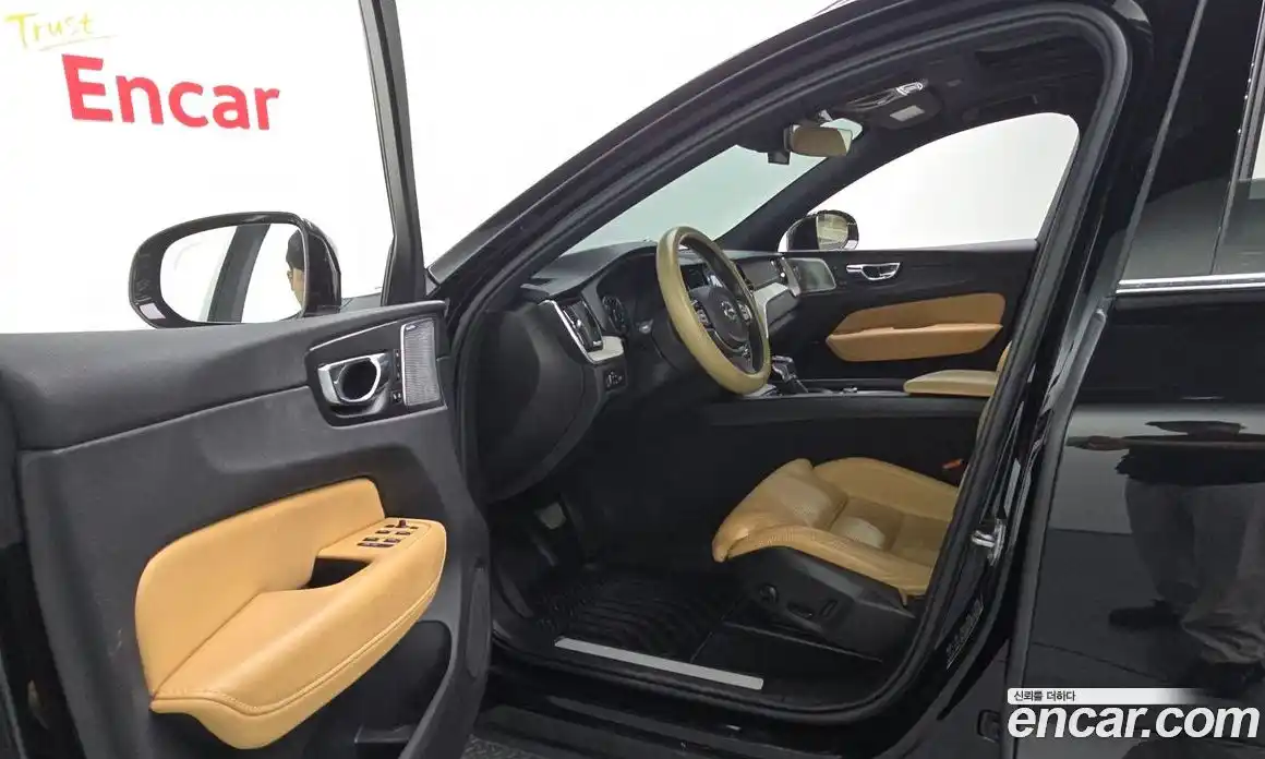 Volvo XC60 2019 2.0 автомат (гидро), фото 13