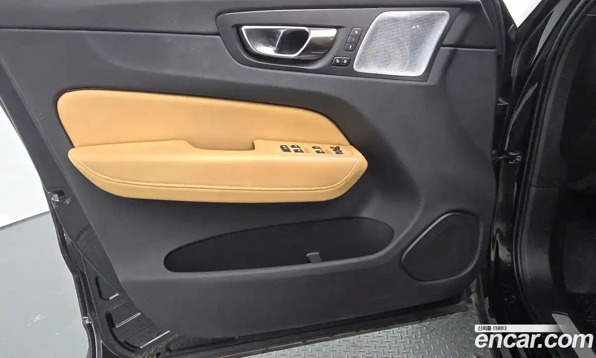 Volvo XC60 2019 2.0 автомат (гидро), фото 14