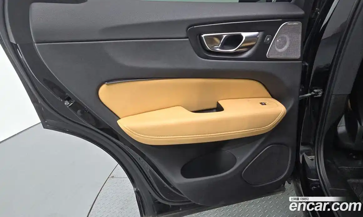 Volvo XC60 2019 2.0 автомат (гидро), фото 15