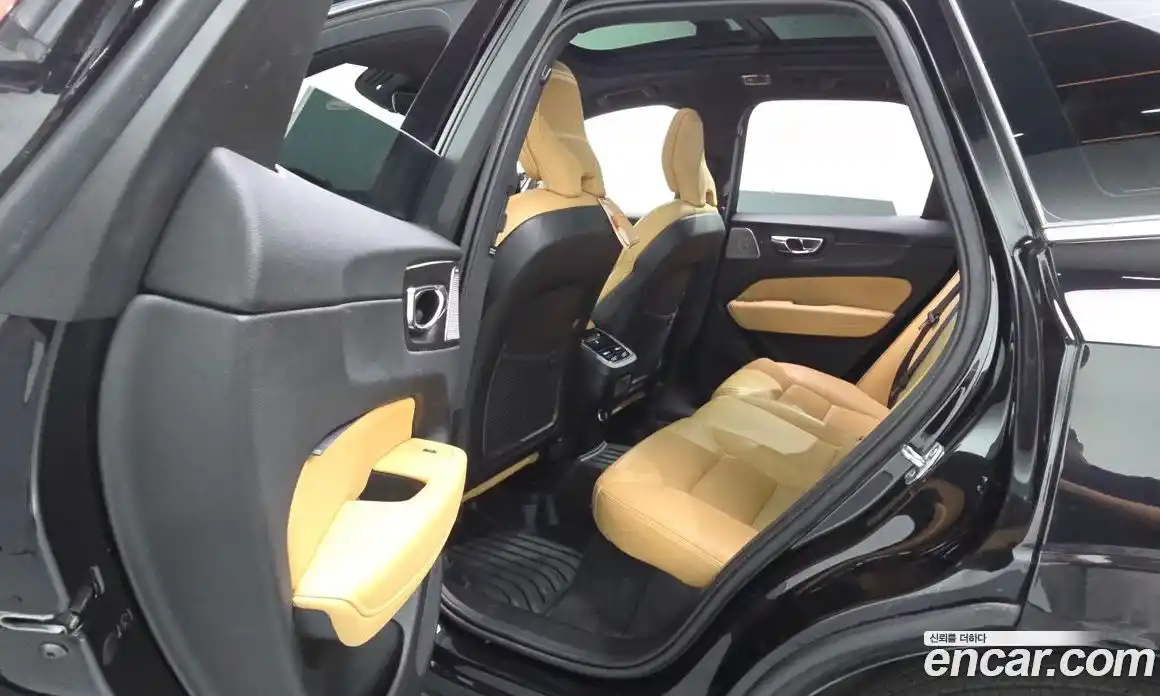 Volvo XC60 2019 2.0 автомат (гидро), фото 16