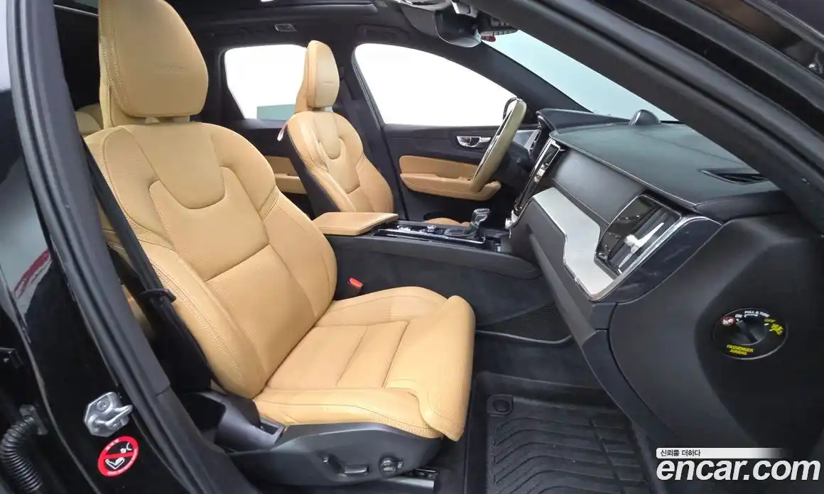 Volvo XC60 2019 2.0 автомат (гидро), фото 17