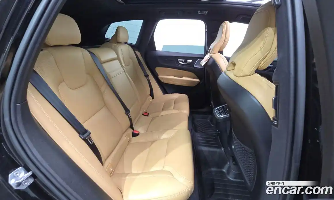 Volvo XC60 2019 2.0 автомат (гидро), фото 18