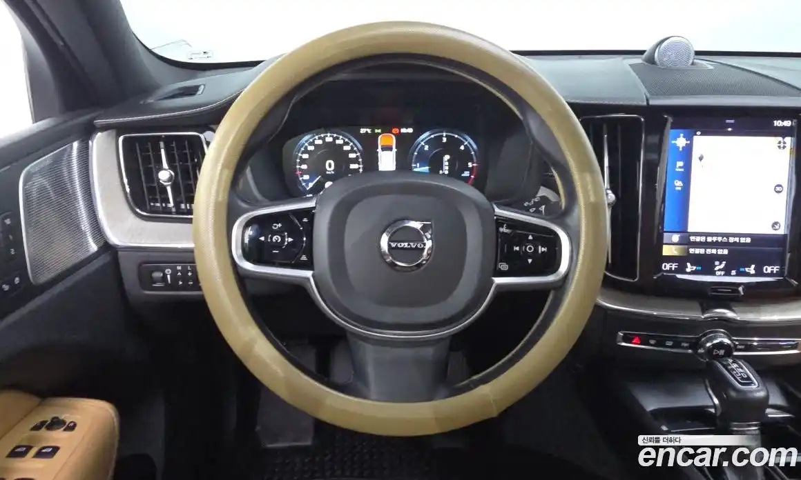 Volvo XC60 2019 2.0 автомат (гидро), фото 19