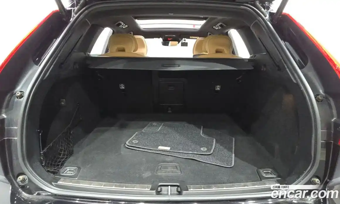 Volvo XC60 2019 2.0 автомат (гидро), фото 26