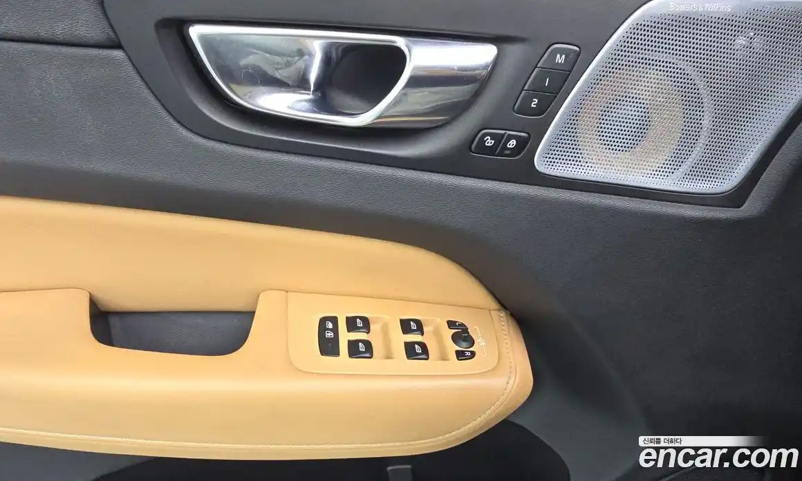 Volvo XC60 2019 2.0 автомат (гидро), фото 27
