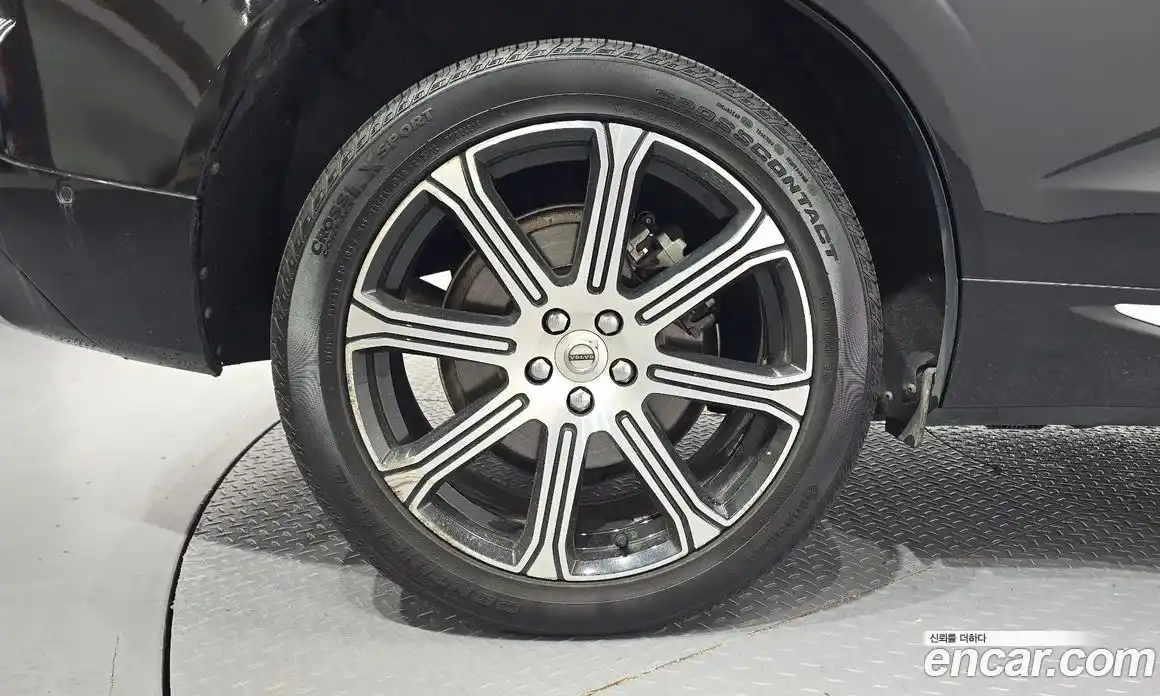 Volvo XC60 2019 2.0 автомат (гидро), фото 5