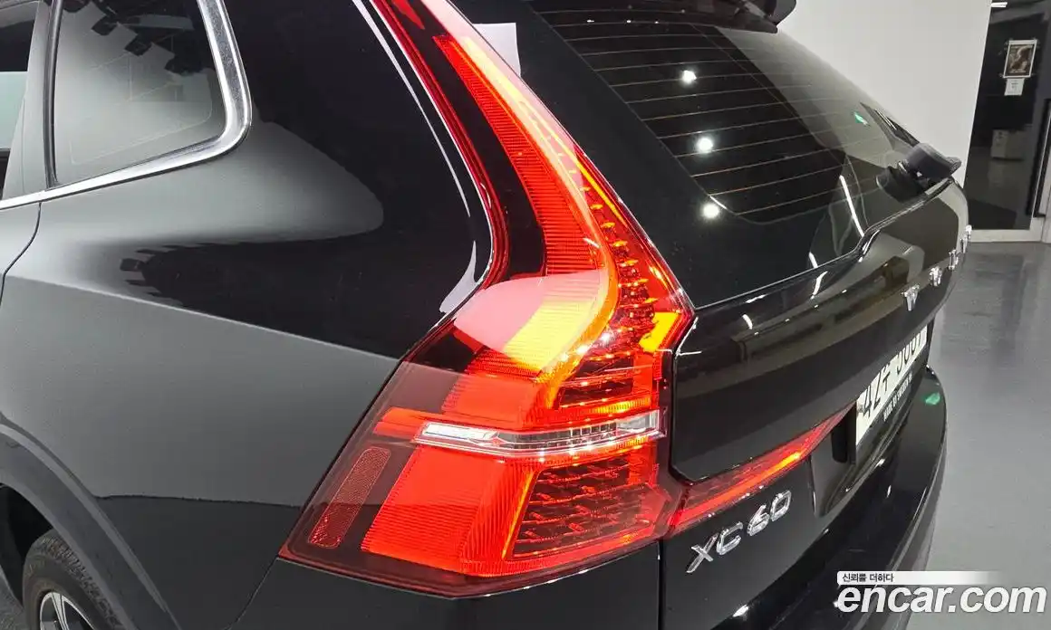 Volvo XC60 2019 2.0 автомат (гидро), фото 9