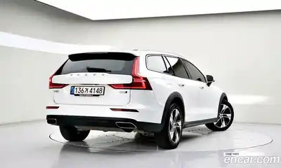 Volvo V60 2021 2.0 автомат (гидро), миниатюра 2