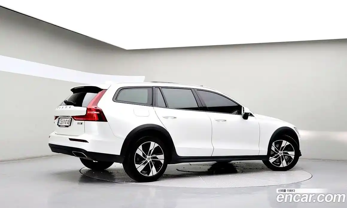 Volvo V60 2021 2.0 автомат (гидро), фото 4