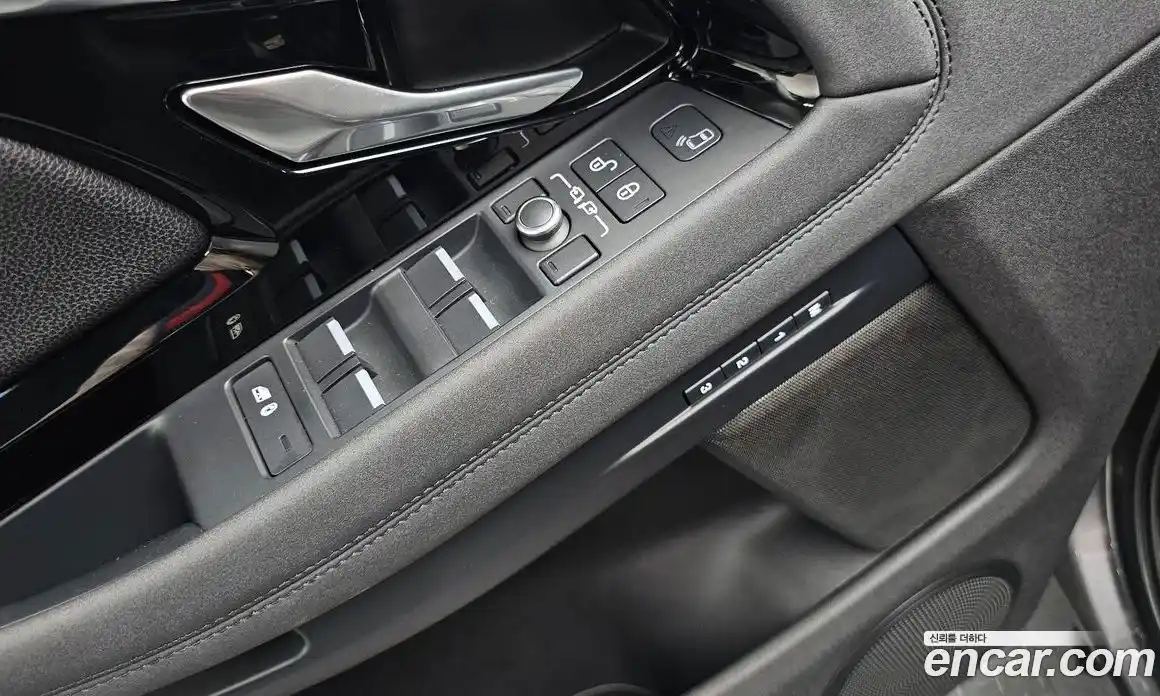 Land Rover Range Rover Evoque 2019 2.0 автомат (гидро), фото 23