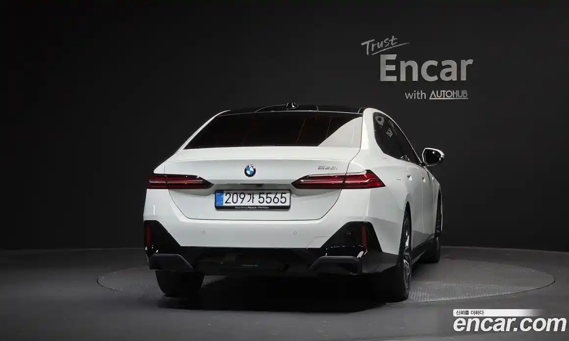 BMW 5 серия 2025 2.0 автомат (гидро), фото 4
