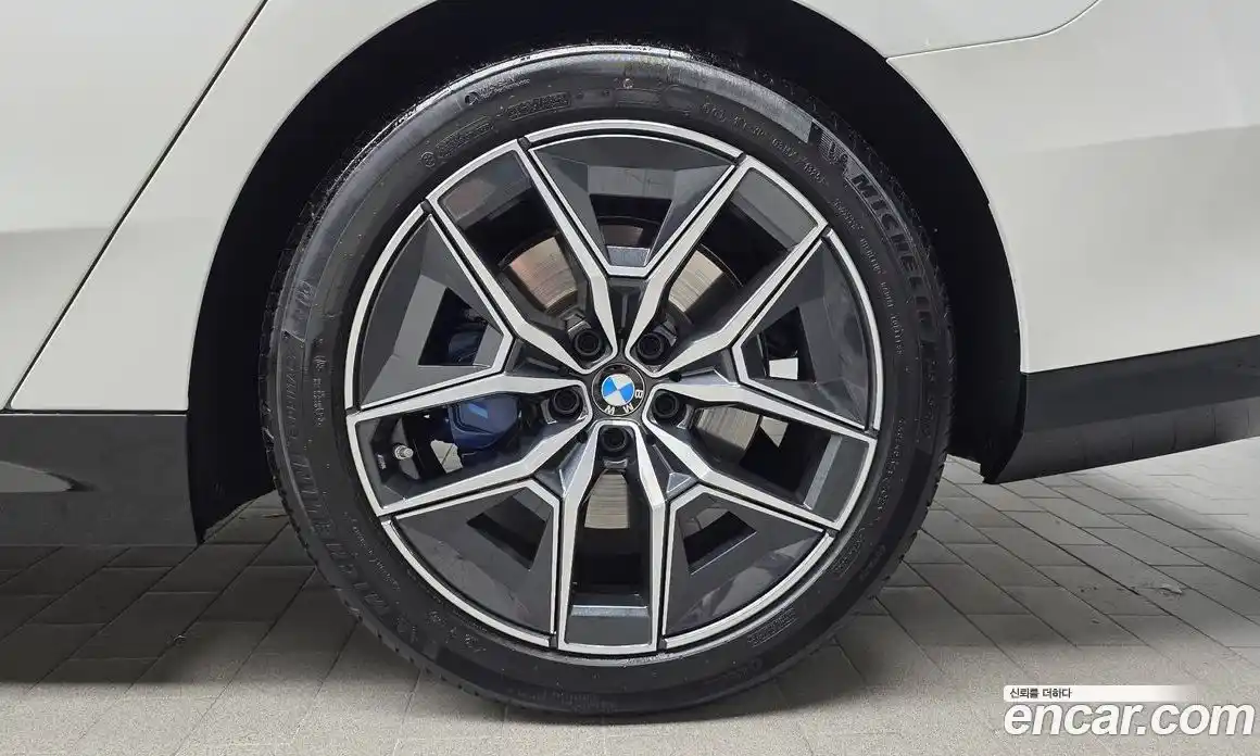 BMW 5 серия 2025 2.0 автомат (гидро), фото 7