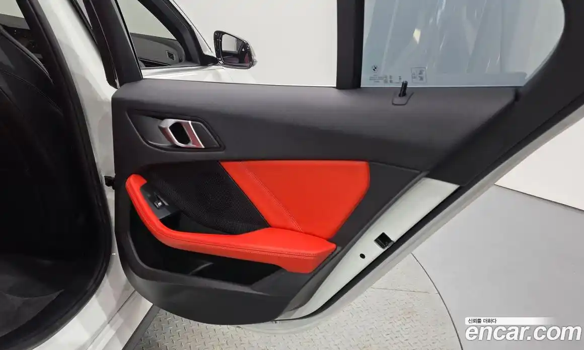 BMW 1 серия 2023 2.0 автомат (гидро), фото 15