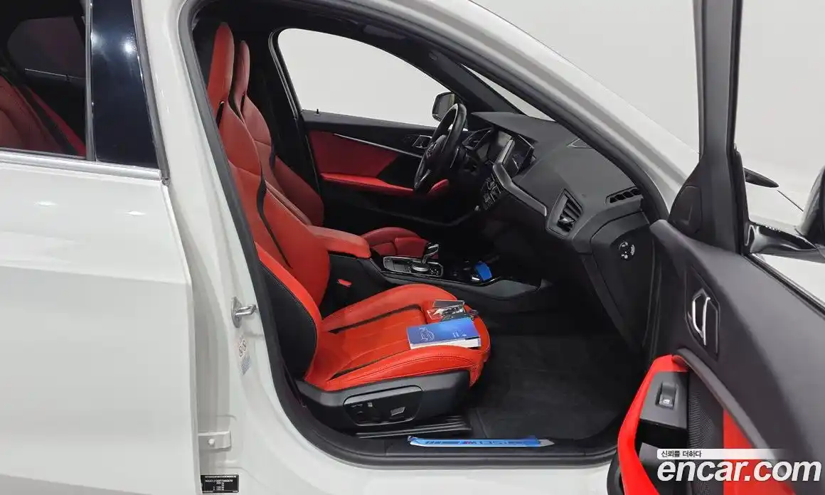 BMW 1 серия 2023 2.0 автомат (гидро), фото 16