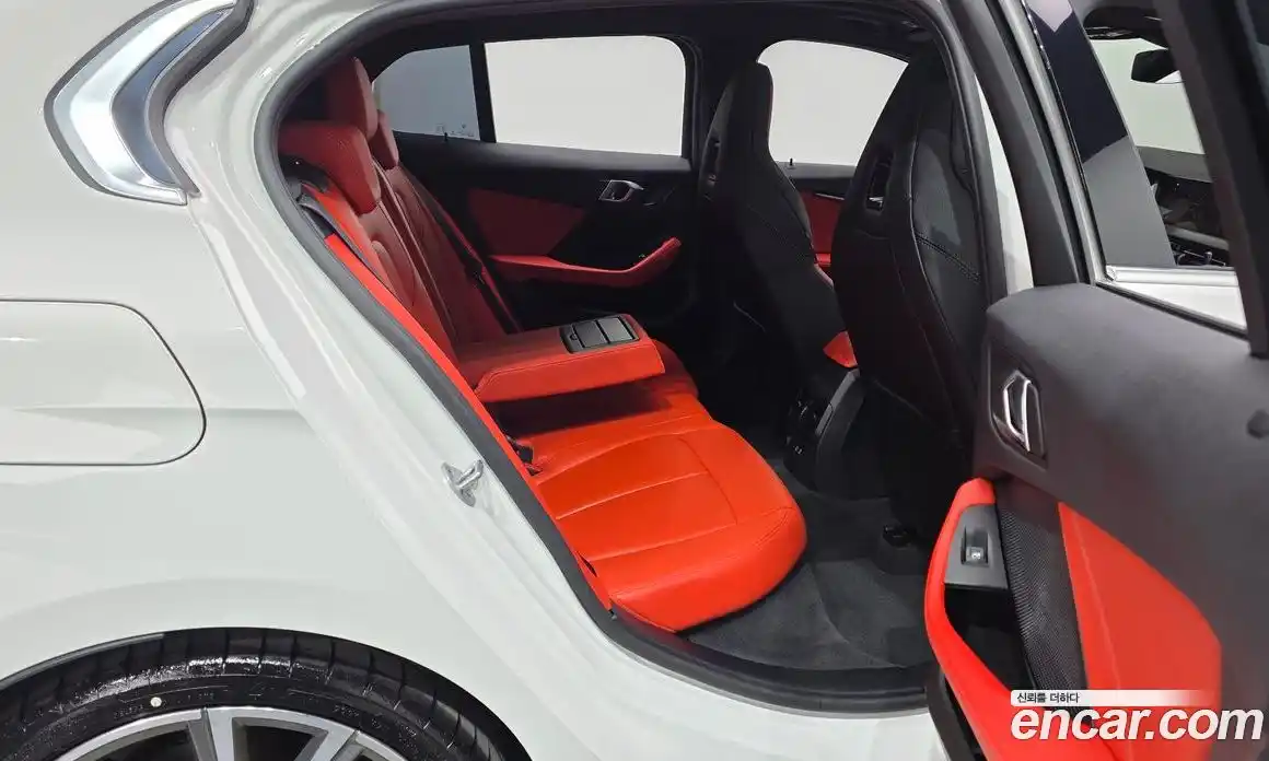 BMW 1 серия 2023 2.0 автомат (гидро), фото 17