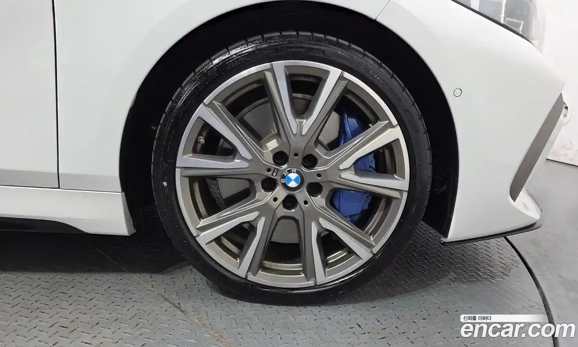 BMW 1 серия 2023 2.0 автомат (гидро), фото 7