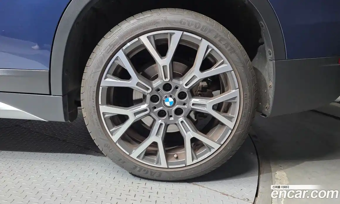 BMW X1 2022 2.0 автомат (гидро), фото 7
