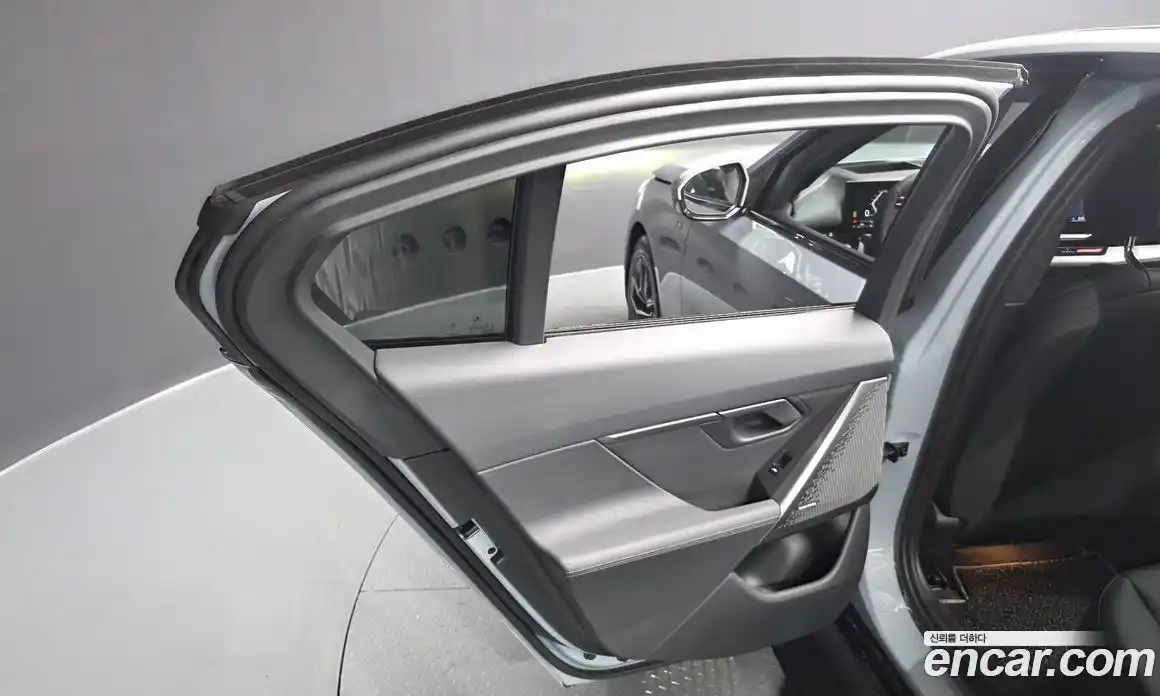 BMW 5 серия 2024 2.0 автомат (гидро), фото 15