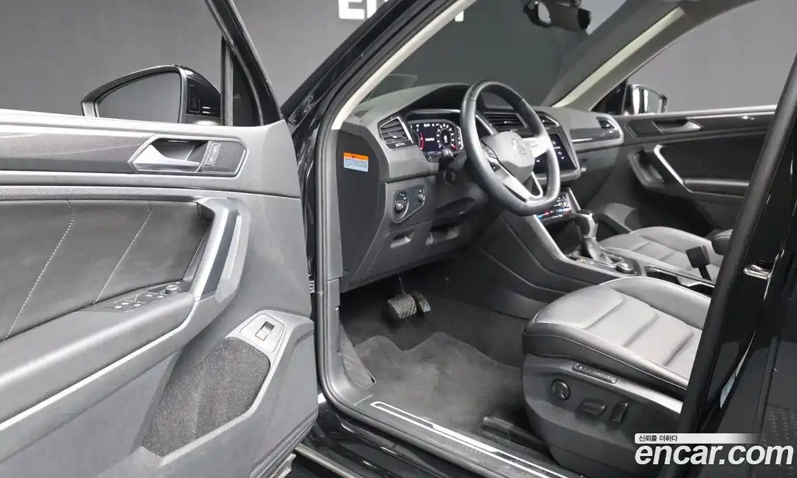 Volkswagen Tiguan 2022 2.0 автомат (гидро), фото 13
