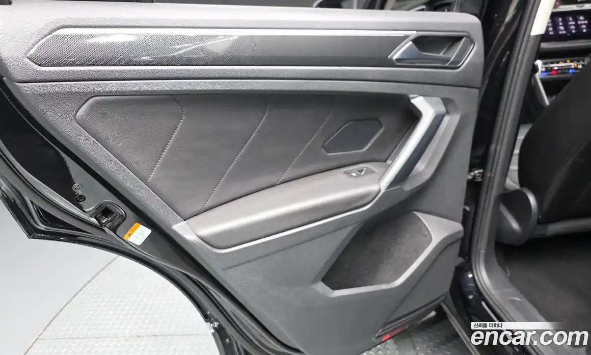 Volkswagen Tiguan 2022 2.0 автомат (гидро), фото 15