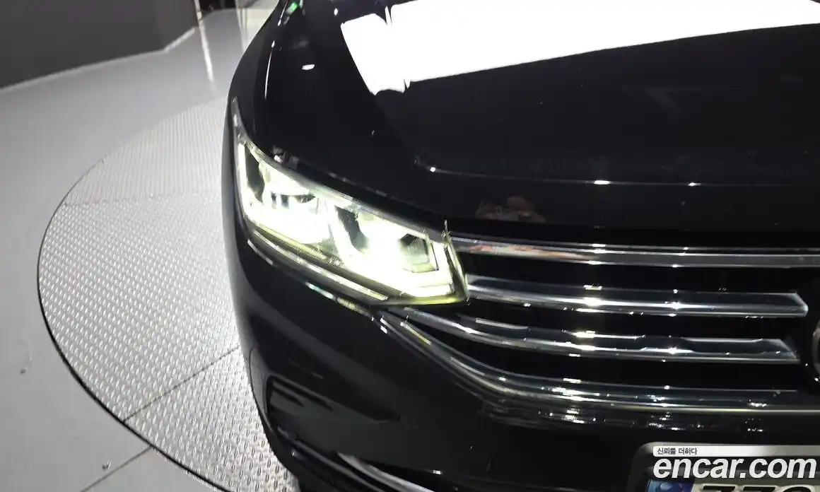 Volkswagen Tiguan 2022 2.0 автомат (гидро), фото 8