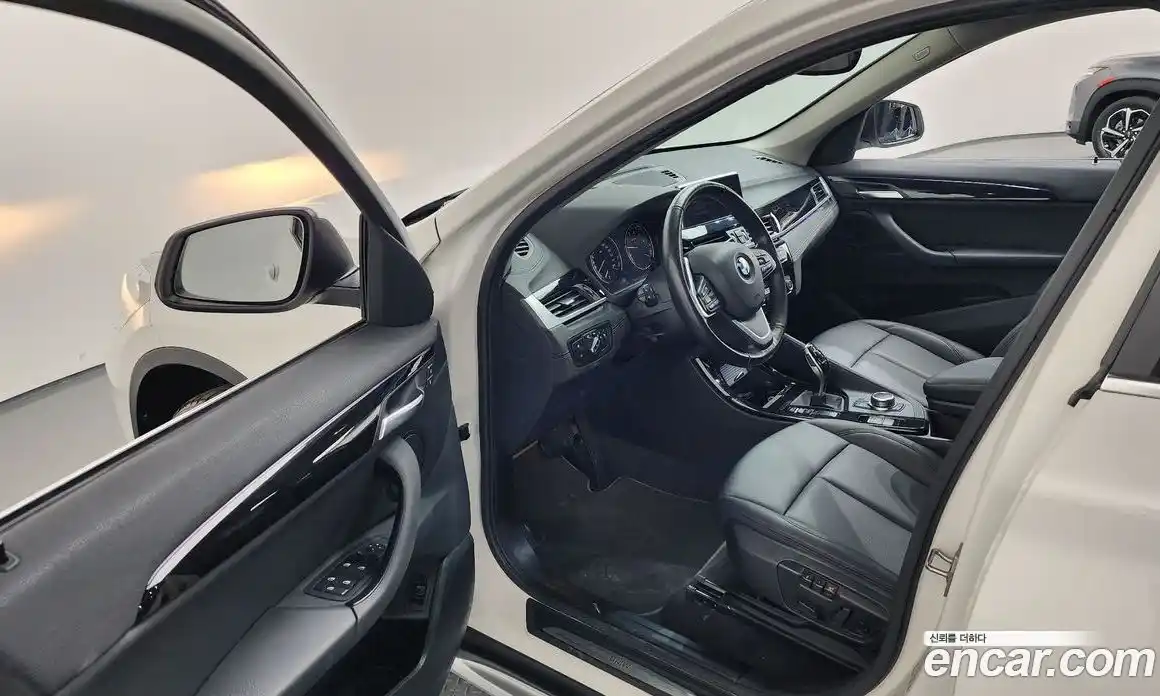 BMW X1 2022 2.0 автомат (гидро), фото 13