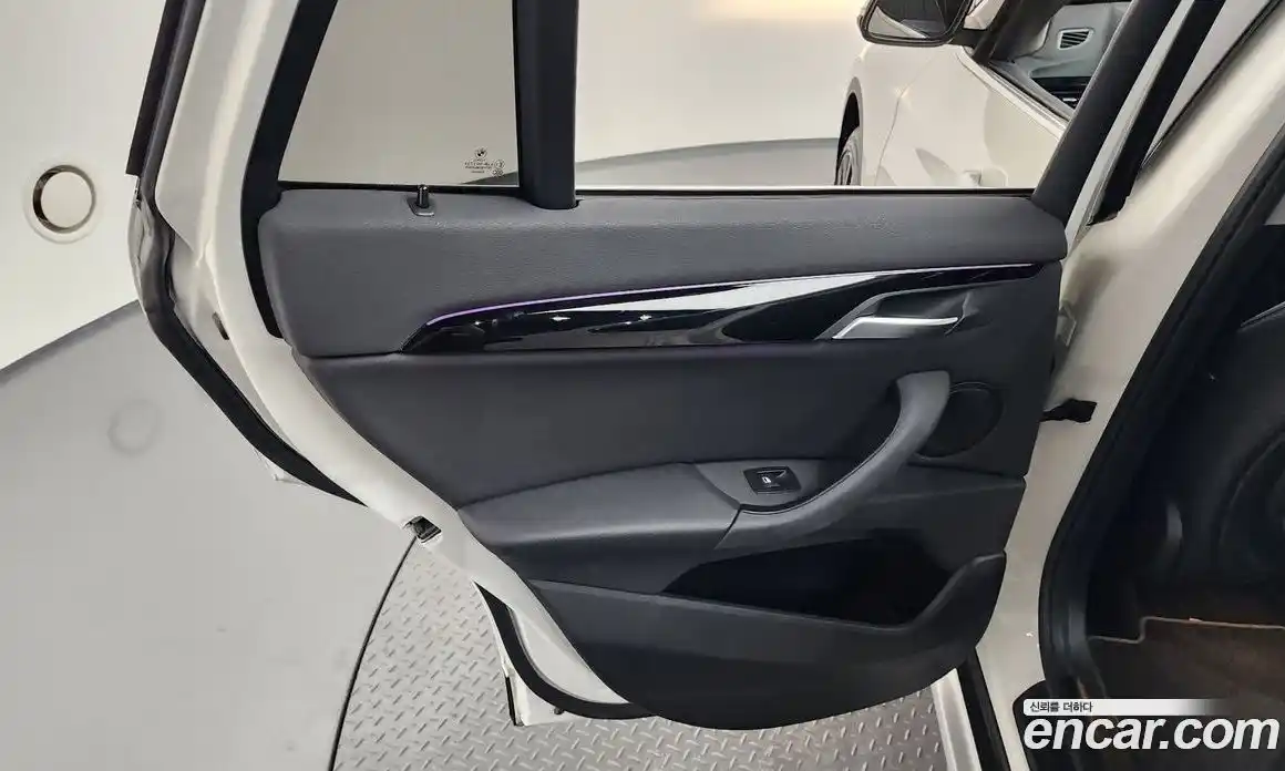 BMW X1 2022 2.0 автомат (гидро), фото 15